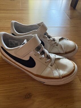 Nike White and Black Kids Sneakers with Gold Trim